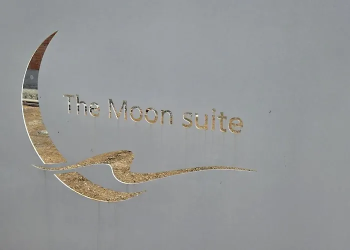 The Moon Liefdeshotel *