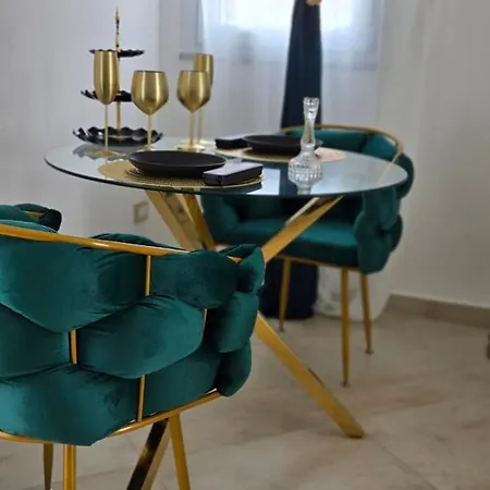 بيت الحب The Moon